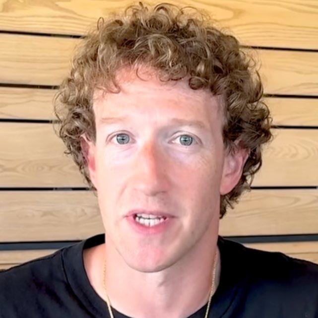 poptime's tweet photo. Mark Zuckerberg fala sobre regras reformuladas da Meta que agora permite chamar pessoas trans de “doentes mentais” e parceria com Trump:

“Quando dizemos que alguém pode dizer algo em nossos serviços, isso não significa necessariamente que concordamos com isso. Significa apenas que queremos ser uma plataforma onde as pessoas podem discutir coisas […] Agora temos uma oportunidade de ter uma parceria produtiva com o governo dos Estados Unidos e vamos aproveitar isso. Acho que é a coisa certa a fazer”.