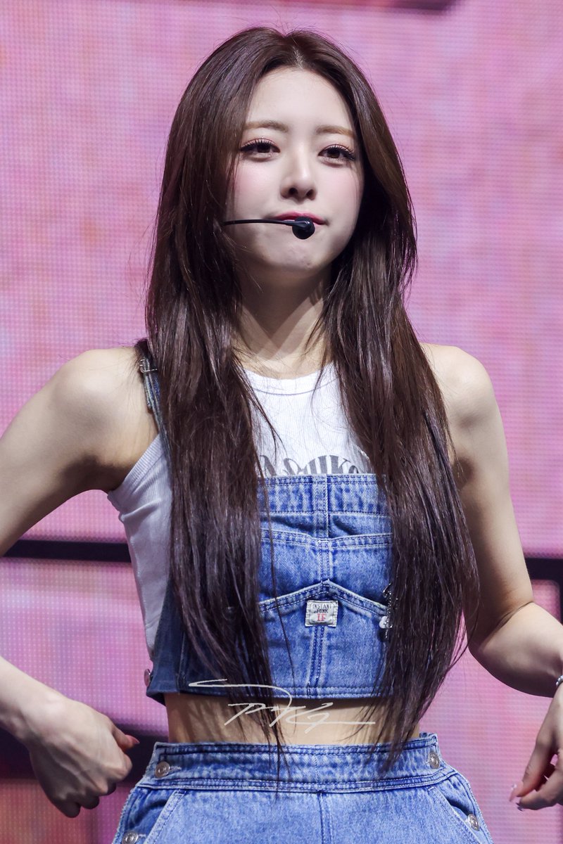 pjg920's tweet photo. 241102 팬미팅 믿지의 세포들
#ITZY #있지 #YUNA #유나 @ITZYofficial https://t.co/7ZPrT0g2Nb