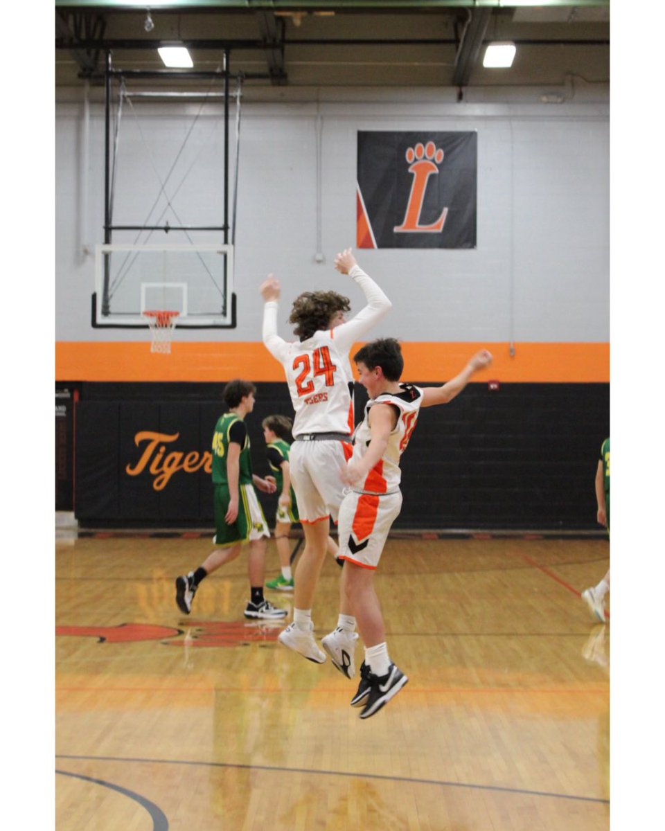 PennyDippold's tweet image. Great win tonight by our 8th grade Loveland Boys🧡🏀🖤
Loveland 25 Little Miami 24. #LMStigers #lovelandbasketball