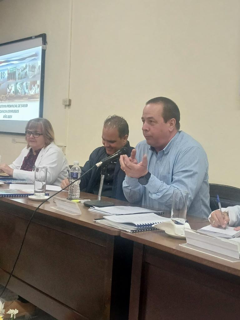 🗣|En la reunión anual de trabajo en Cienfuegos el Ministro <a href="/japortalmiranda/">José Angel Portal Miranda</a> en pos de lograr mayor satisfacción en los servicios instó: 
 👉Al análisis sistemático sobre la base de los problemas.
 👉A evaluar los indicadores de Salud.
✍🏻| <a href="/MINSAPCuba/">Ministerio de Salud Pública de Cuba</a>
#CubaPorLaVida 🇨🇺