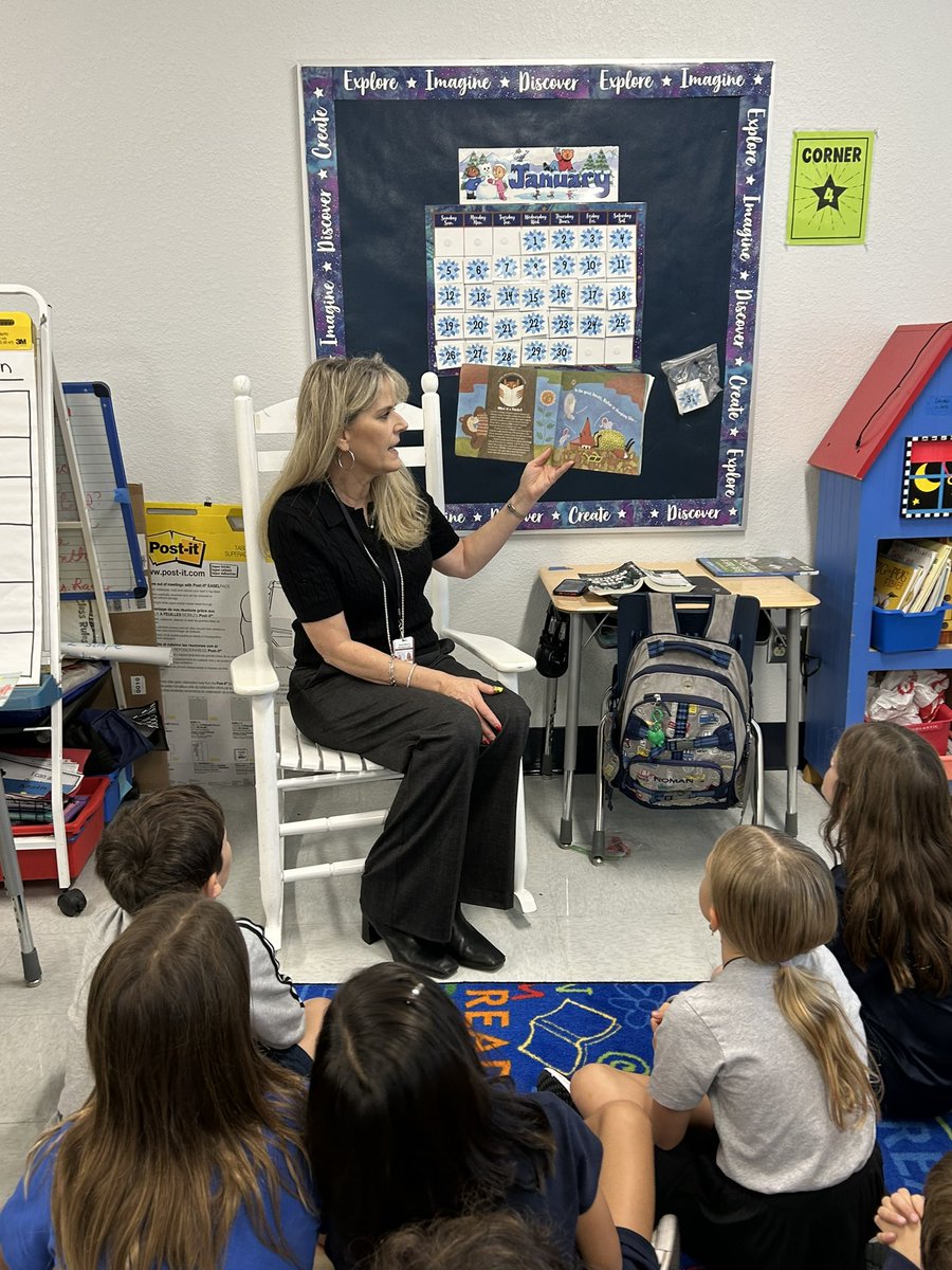 Ms. Branch reading to celebrate literacy week ! #LiteracyWeek  <a href="/AMSMarlins/">Addison Mizner School</a> <a href="/Principal_Holly/">Nancy Holly</a> <a href="/DlugosShantel/">Shantel Dlugos</a> <a href="/AlwaysAWinner10/">AlwaysAWinner10</a>