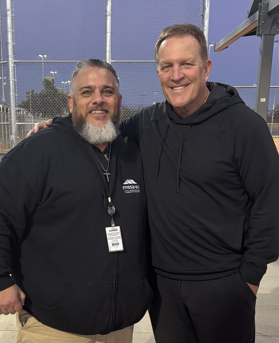 dosleprechauns's tweet photo. Had the pleasure of meeting former ND Baseball Manager and current Brewers Skipper, Pat Murphy today. Such a humble, nice guy, and had some awesome baseball stories!
#NDBaseball #IrishBaseball #BrewCrew #GoIrish #IrishSluggers #TheSandlot ☘️⚾️ https://t.co/GmSAqAew8p