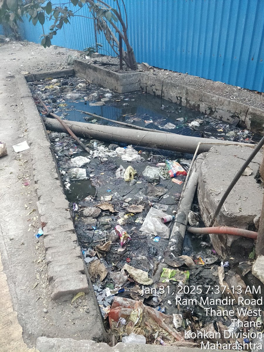 mohitmathur's tweet photo. @TMCaTweetAway pls see the condition, are waiting to get it flooded on the road. Pls take immediate action. Ram Mandir Road, Kasarvadavli, Opposite Cosmos Orchid. @mieknathshinde pls help us . https://t.co/e5oXzzURjZ