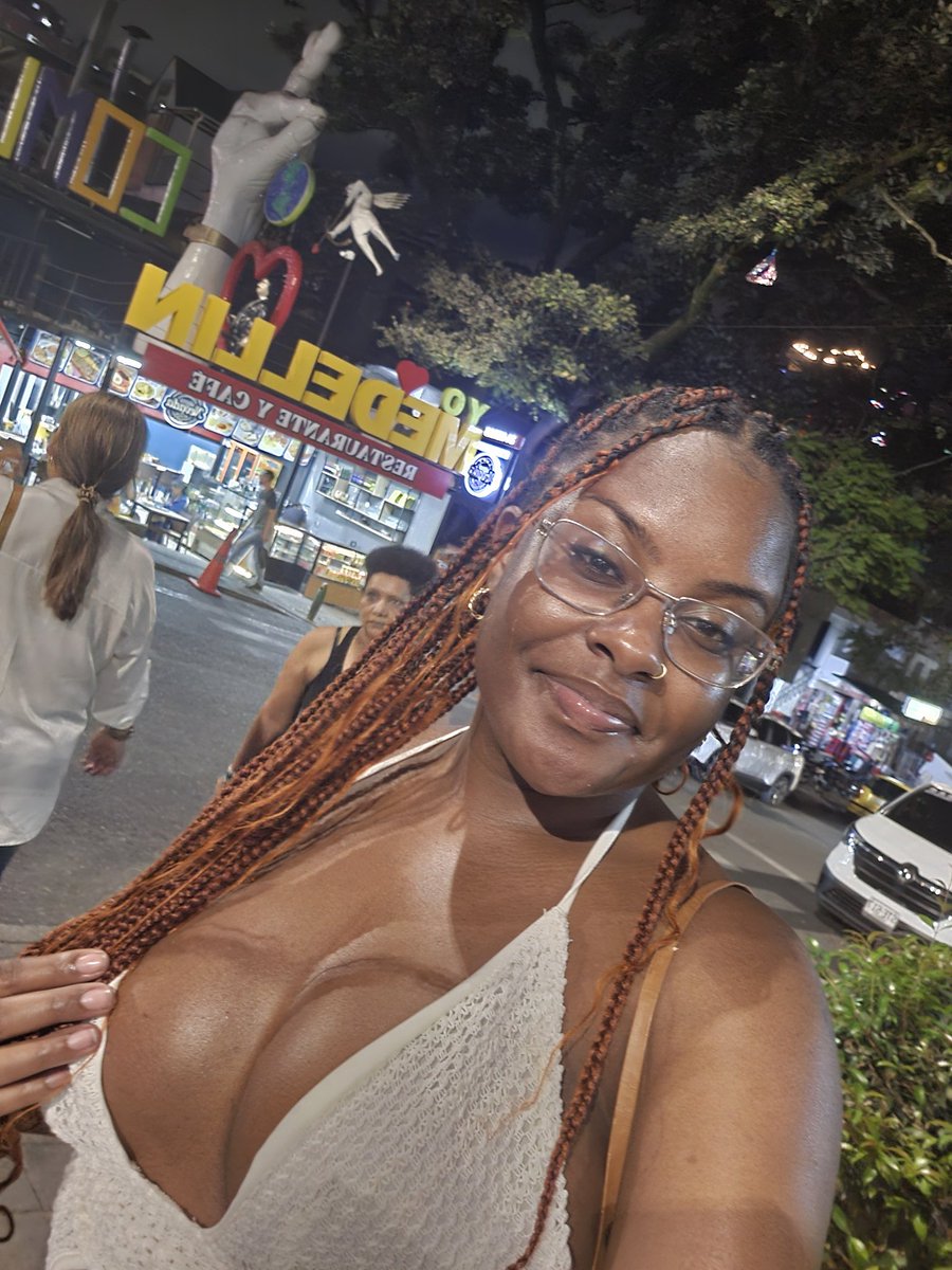 _GetHype_'s tweet photo. Its my birthday make some noise WHAT THE FUCK!! 🎂💋 https://t.co/pzWr1zjDer