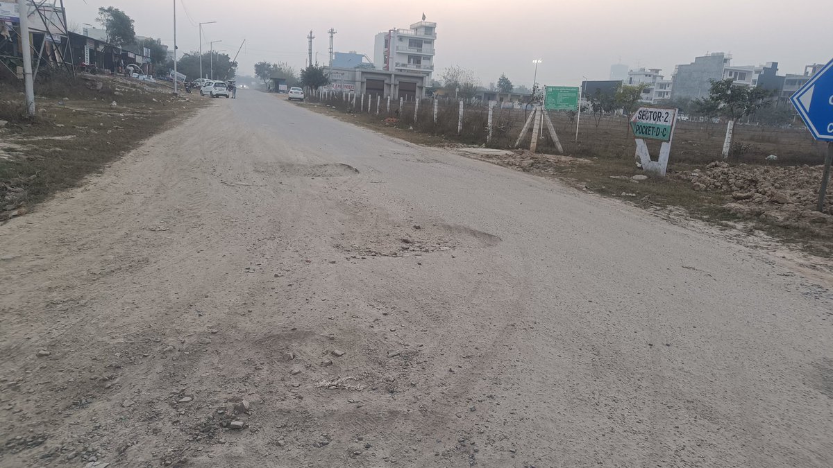 RahulCh99384560's tweet photo. @myogiadityanath @Uppolice @OfficialGNIDA @GreaterNoidaAuthority

Urgent attention needed! There are 3 large, dangerous potholes (over 6'x4') on the main entry road at C&amp;D Block, Sector-2, Greater Noida West. These have been left unaddressed for months and are causing accidents https://t.co/PWxDUp1Pcn
