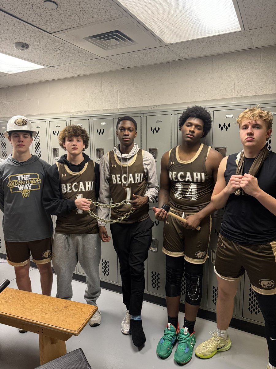 Your Golden Hawks fall on the road to the Konkrete Kids, 46-42

ⓝⓔⓧⓣ ⓖⓐⓜⓔ: Monday, February 3rd • at Easton • JH at 4pm, JV at 5:30pm, &amp; Varsity at 7pm

🦅🏀