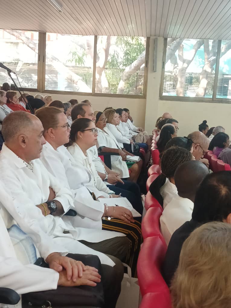 🗣 <a href="/japortalmiranda/">José Angel Portal Miranda</a> convocó a los profesionales de <a href="/MINSAPCuba/">Ministerio de Salud Pública de Cuba</a> en #Cienfuegos a "convertir el 2025 en una etapa de resultados superiores en el sector de la #Salud, como merece y necesita el pueblo 🇨🇺 aprovechando las experiencias en el hacer el pasado año."
