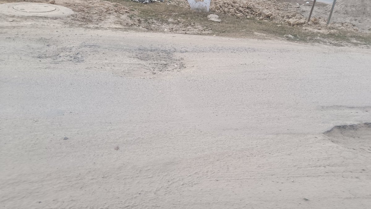 RahulCh99384560's tweet photo. @myogiadityanath @Uppolice @OfficialGNIDA @Noidatraffic

Urgent attention needed! There are 3 large, dangerous potholes (over 6'x4') on the main entry road at C&amp;D Block, Sector-2, Greater Noida West. These have been left unaddressed for months and are causing accidents https://t.co/9CPVadGIMw