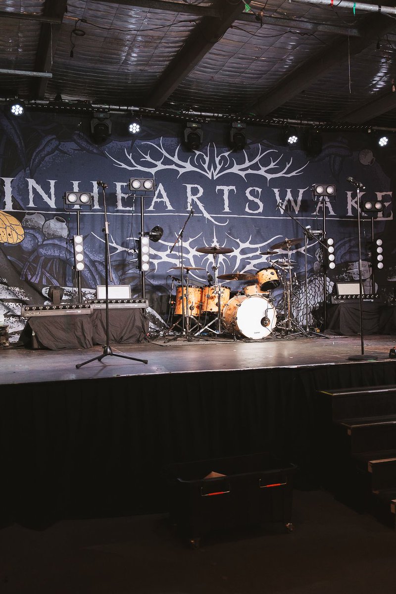 inheartswake's tweet photo. The calm before the storm … #incarnationsummertour https://t.co/ONnSI3W3uW