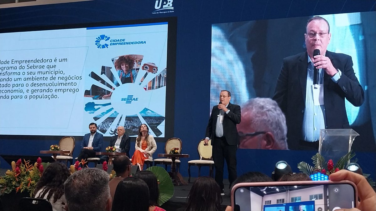 acborgesjunior's tweet photo. Palestrando para prefeitos no Encontro Estadual de Prefeitos realizado pela  UPB-União de Prefeitos da Bahia, com o Tema Cidades Empreendedora  no Centro de Convenções em Salvador. 
Desenvolvimento Econômico  como plataforma de Gestão municipal. https://t.co/LifNQRS9vc