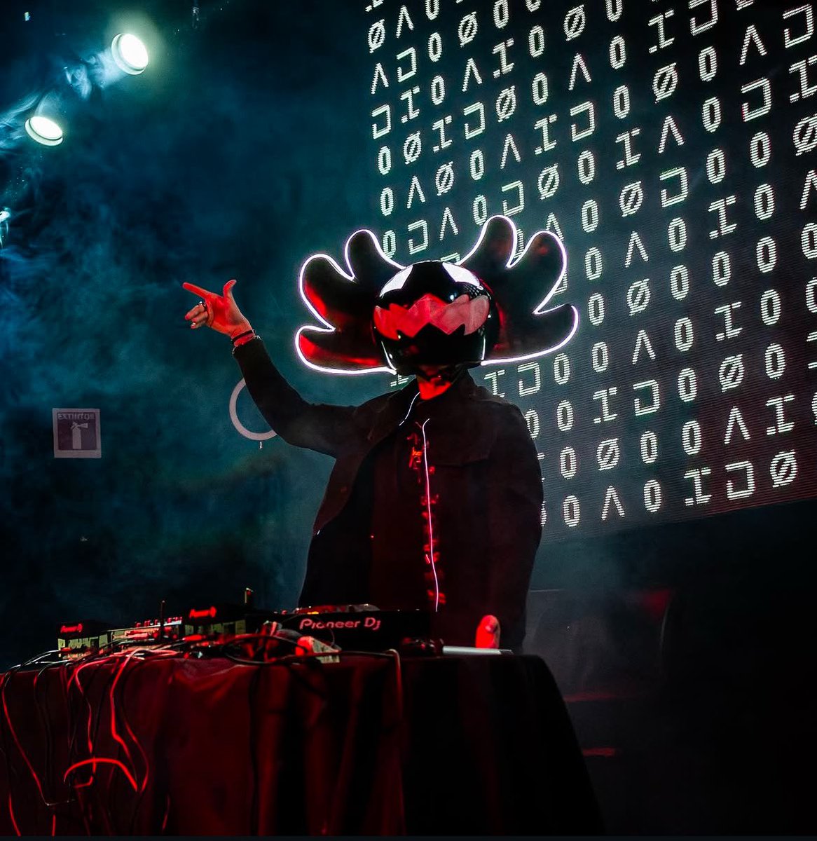 axofriend's tweet photo. VIVA LA RAZAAA pt. I 👾🏴
Fue uno de los mejores sets que he dado, fueron un público increíble, me sorprendió la energía tan chingona de todos los presentes, qué buena forma de empezar el año 🇲🇽

B01001001EN✞︎☜︎78I44⚐︎S ✌︎L F55T01010101RO 🏴
 #EDM #rave #dubstep #gdl https://t.co/RHyI39AgQP