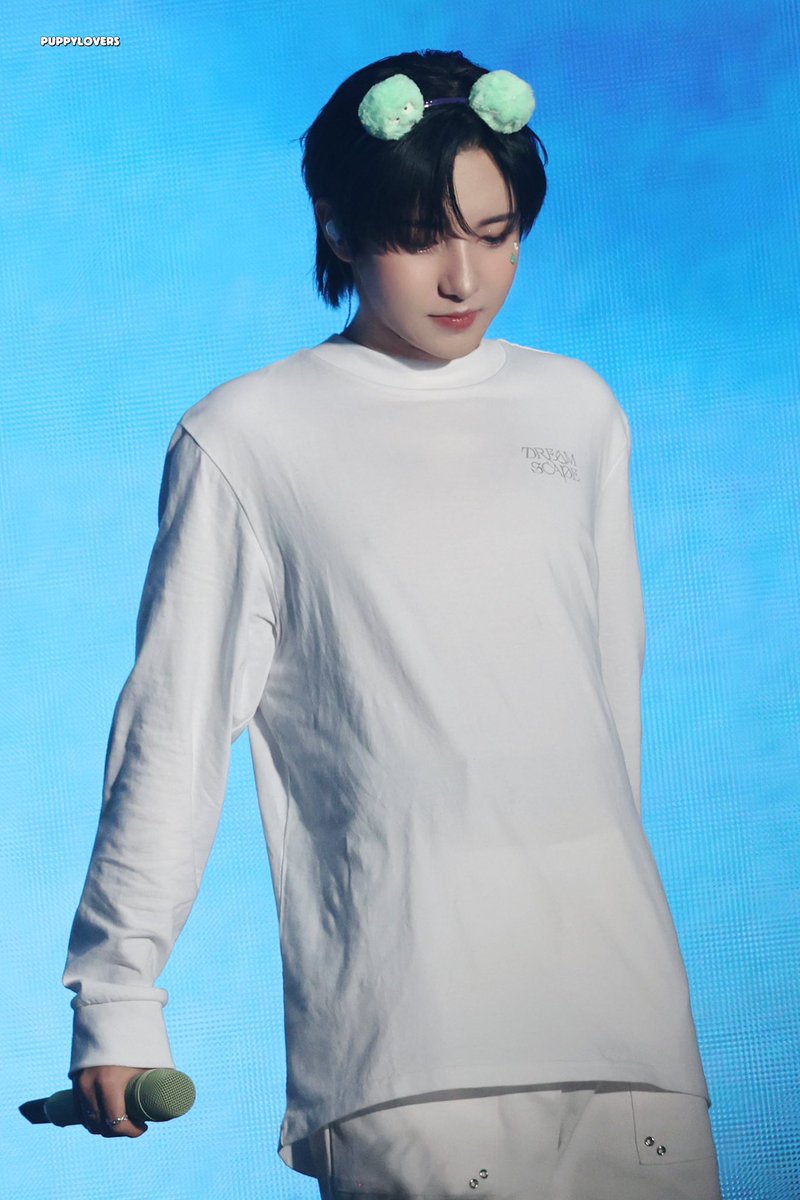 rxjweee's tweet image. their body proportions are really different