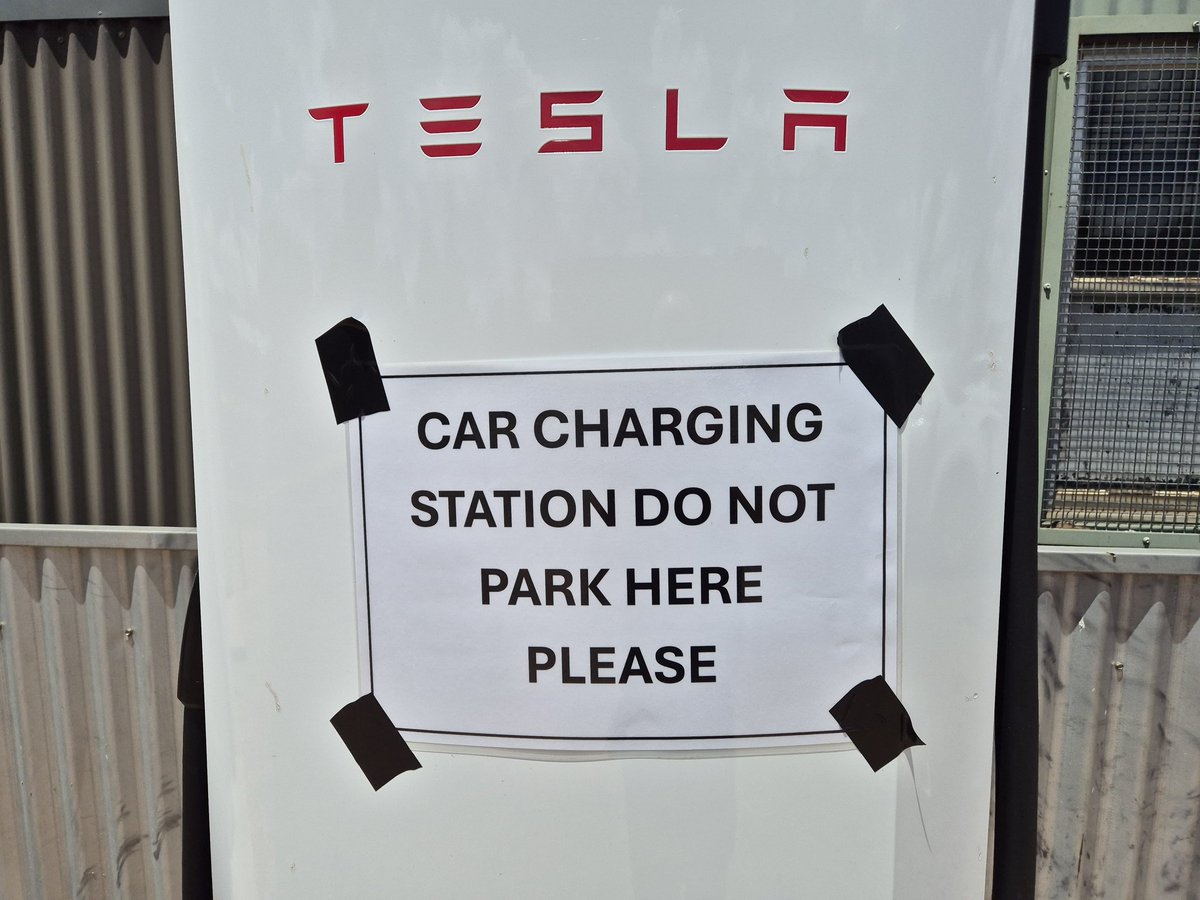 Trouble at Parkes Superchargers it seems. 🤔 <a href="/TeslaCharging/">Tesla Charging</a> <a href="/TeslaAUNZ/">Tesla Australia & New Zealand</a>