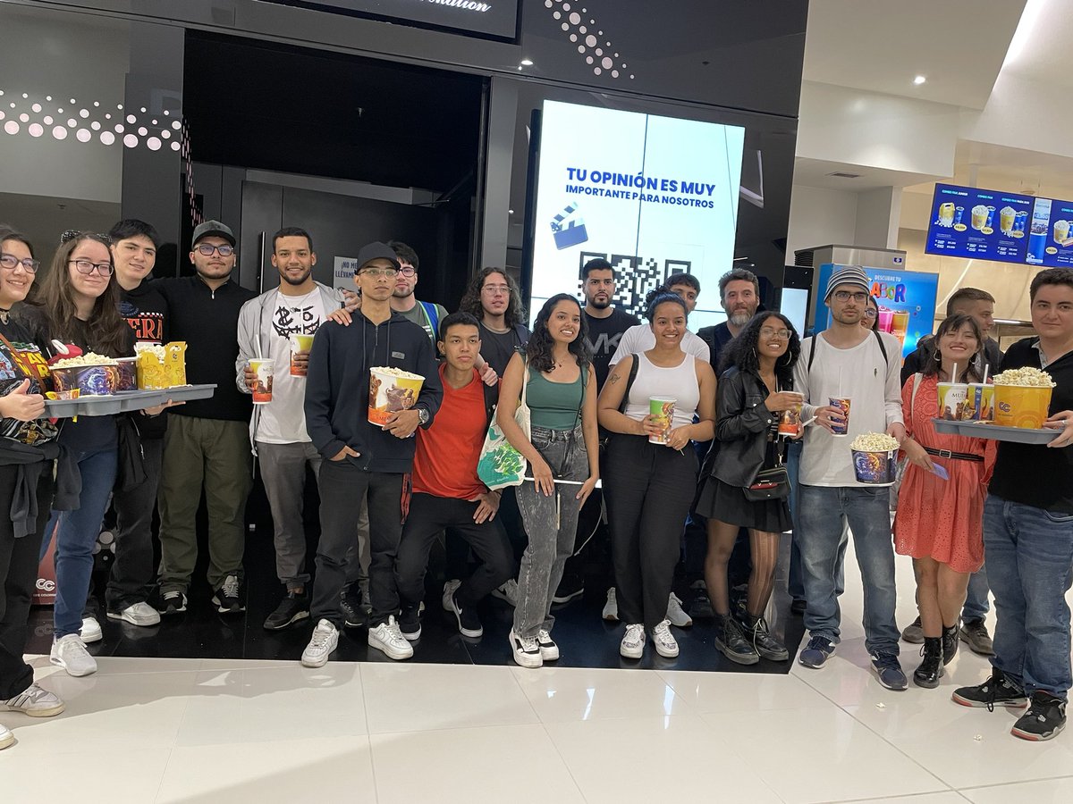 xacarana's tweet image. Fuimos muy felices viendo el reestreno de interestelar en sala dinamix, gracias @Cine_Colombia #codingwithfriends 🫶🍿🎞️🧑🚀🚀