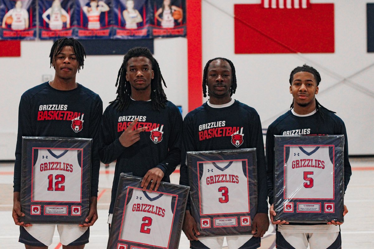 Senior Night! 68-40 win against Brashier Middle College on 1/28. Stat leaders from this game were

Chonci Miller | 13Pts, 10Reb, 2Stl

J’sean Sanders | 13Pts, 11Reb, 4Blk

Joc Miller | 10Pts, 3Reb, 2Ast