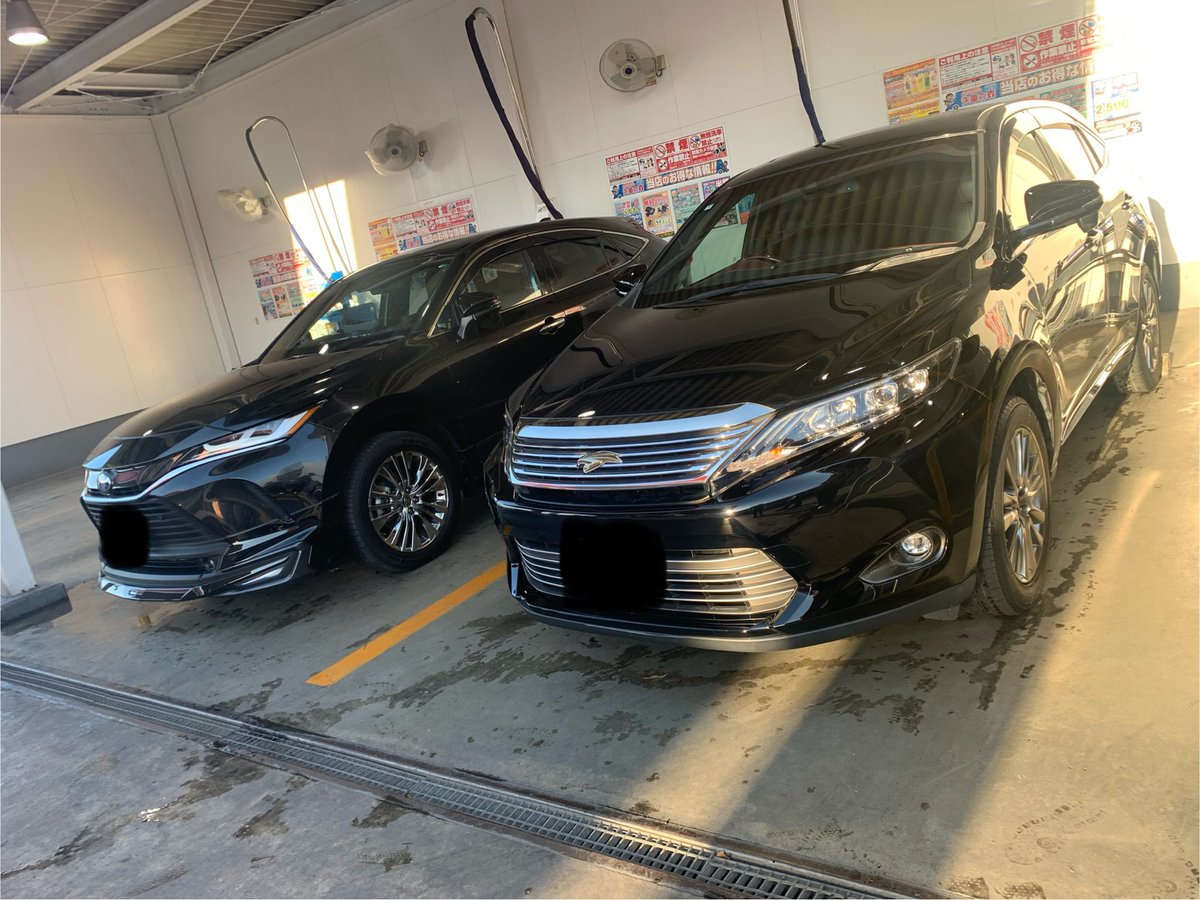 nakabari's tweet photo. 昨日の事だけど、次女の車が納車されました㊗️黒の最上位が欲しいと隣県で購入したそう😅皮、マルチ、サンルーフ付き…だと⁉️って事で、昨日は次女ちゃんの納車に付き合いました🥰高速は塩カルで真っ白だったので、足回り流すついでに2台とも洗車😊60ハリアーもいいなぁ〜👍 https://t.co/7KfCOR1BfQ