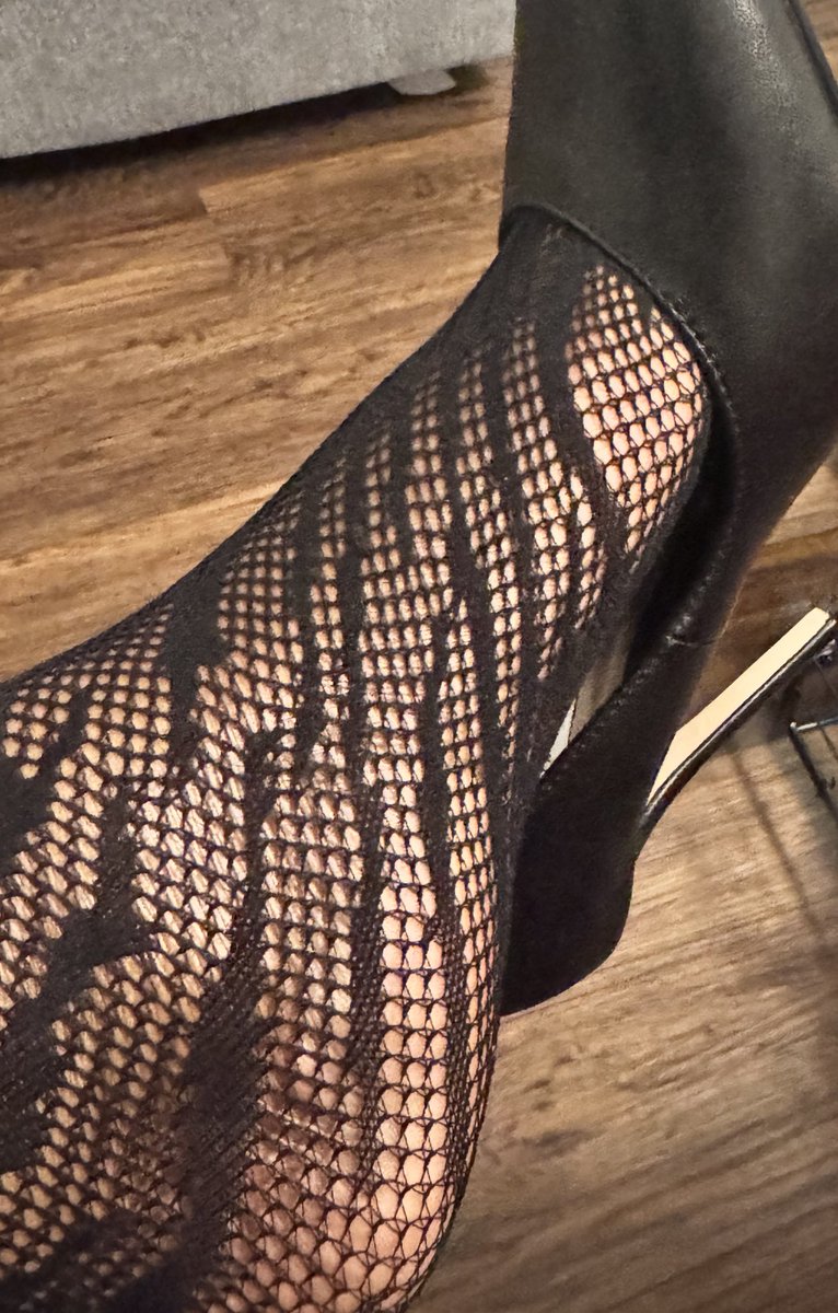 SweetVision69's tweet image. Sometimes it’s the #fishnets and #heels that heal the broken masses‼️🤪😜