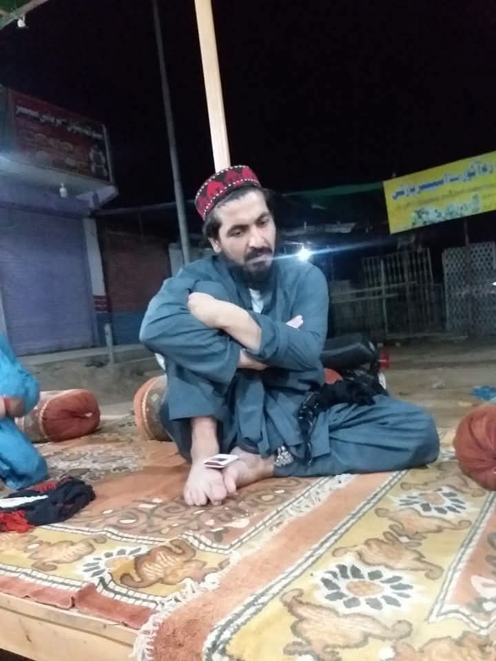 Noorullah_PTM's tweet photo. حکومت ده رياستي ادارو په خوله زموږ په ذمه واره ملګرو په سي دروغجن کيسونه جوړه وي.
داغه دروغجن کيسونه زموږ قام ته چيلينج اؤ پيغور دئ.
خو له بده مرغه قام په بيه اتفاقئ بوخت دئ.
موږ تحريک ته ده رياست هر چيلينج قبول دئ.
اؤ موږ هري قربانئ ته تيار يو.
#ReleaseAllPTMActivists https://t.co/XNWm0fkIBx