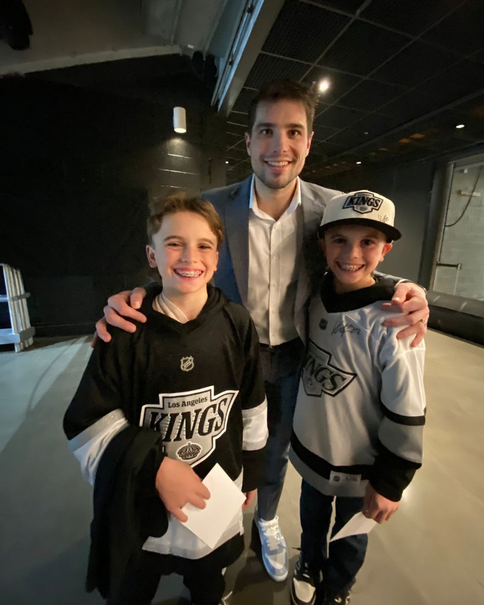 FriendsofMTF's tweet photo. Our friend Dominic was diagnosed with a rare skin disease and has had over 15 surgeries in his short life. Through our Triumph Together program, we were able to not only get him to a #kings game but he got to also meet Kevin Fiala after! https://t.co/IZXURLiVgE