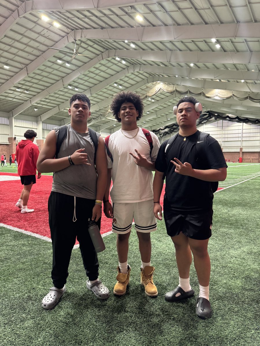 SIONE MILA (@sione_mila) on Twitter photo Thank you <a href="/PTrenches/">Pro-Tech-Trenches</a> for the work today with the brothers✊🏽 #DLINE
#ThursdayDeposit 🔒 (L-R⬇️)
•Talimailagi Lautaha || Bingham HS
•Takeshi Savery || West HS
•Sione Mila || West HS Thank you <a href="/PTrenches/">Pro-Tech-Trenches</a> for the work today with the brothers✊🏽 #DLINE
#ThursdayDeposit 🔒 (L-R⬇️)
•Talimailagi Lautaha || Bingham HS
•Takeshi Savery || West HS
•Sione Mila || West HS