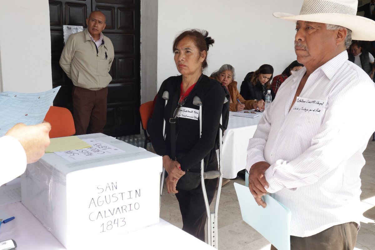 laredcincoradio's tweet photo. 🗳️📜 || La Comisión Transitoria de Plebiscito concluyó el cómputo final y entregó constancias de mayoría a los 12 presidentes auxiliares electos en San Pedro Cholula. #SanPedroCholula #Plebiscitos #Puebla https://t.co/nNEfI2emnR