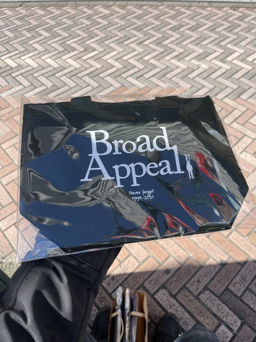 渋谷モディ
ヴェルサイユリゾートファームポップアップショップへ

お目当ては自分が競馬に興味を持つきっかけになった競走馬「ブロードアピール」のグッズ

彼女の走りとあの実況は何年経っても褪せる事はない

そして、今年もまた根岸Sが始まる

#ブロードアピール
#ヴェルサイユリゾートファーム