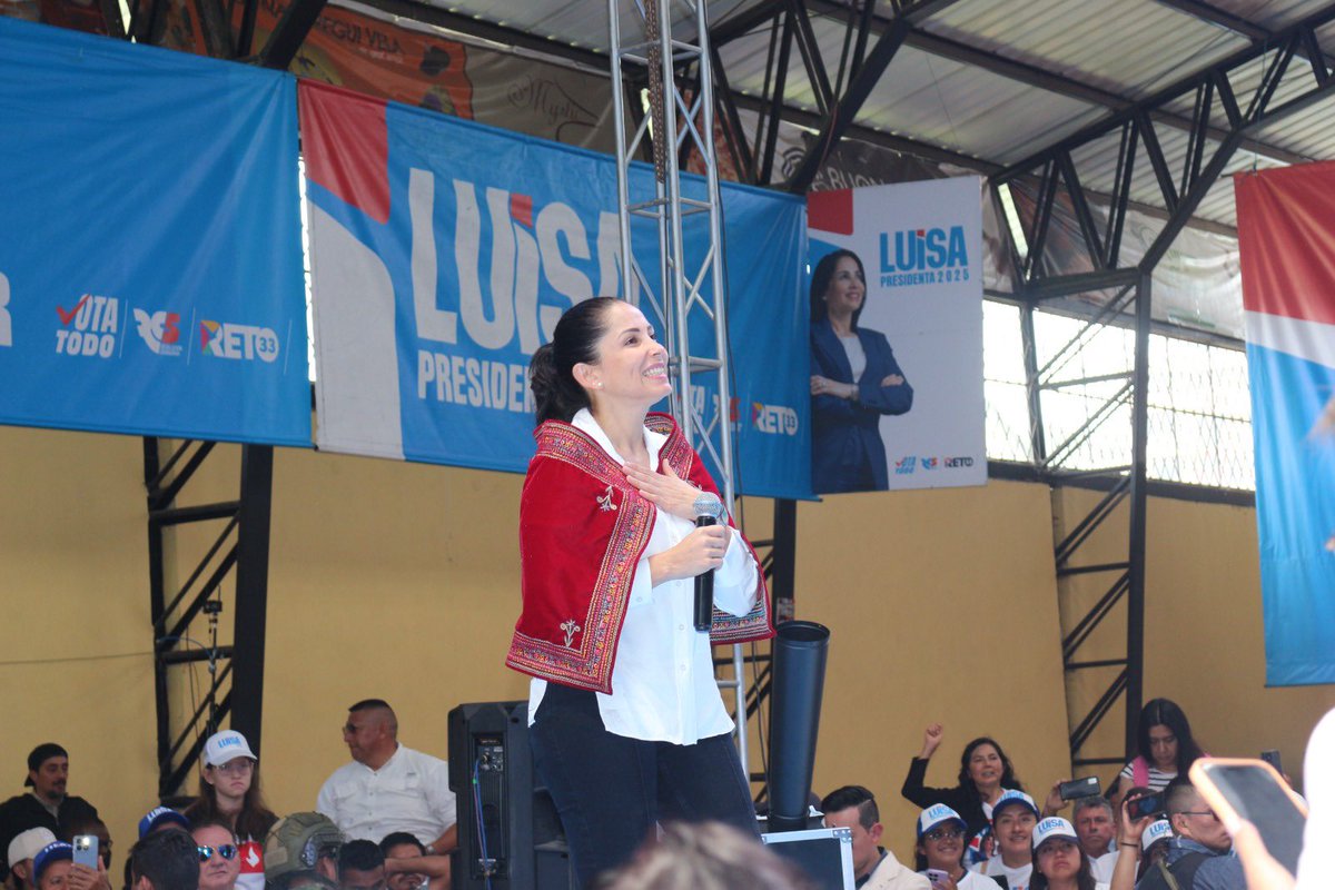 mireyapazminoa's tweet photo. #Todo5 | Con fuerza y alegría, hoy recibimos en Bolívar a nuestra futura presidenta de Ecuador, @LuisaGonzalezEc 

Desde la sierra centro, nos levantamos con la esperanza de un pueblo que clama por el cambio. 

#RevivirEcuador
#LuisaPresidenta 
#MireyaAsambleísta https://t.co/tFK2JmdcJd