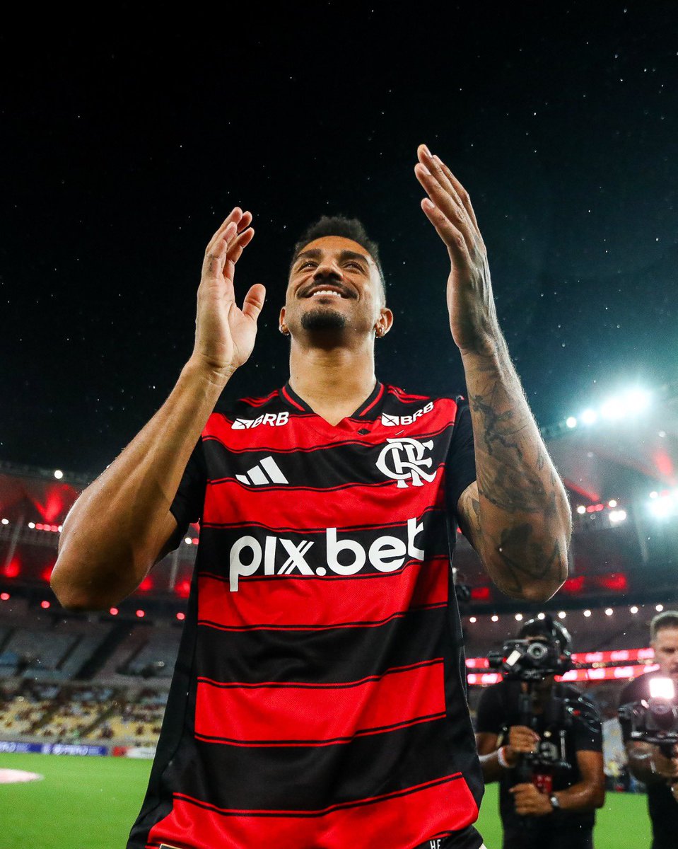 Será que o homem tá feliz!? 

#DaniloÉDoMengão 

📸 Gilvan de Souza / CRF