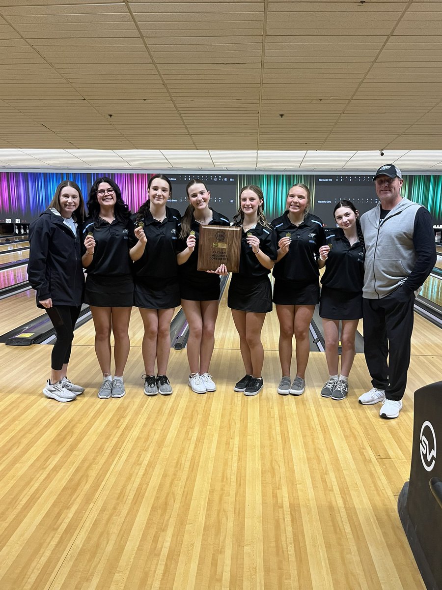 ENWolvesBowling's tweet image. Congratulations to the girls team on their EMC Championship today.  They beat Waverly 3-2 in the final.    @NorthHowler