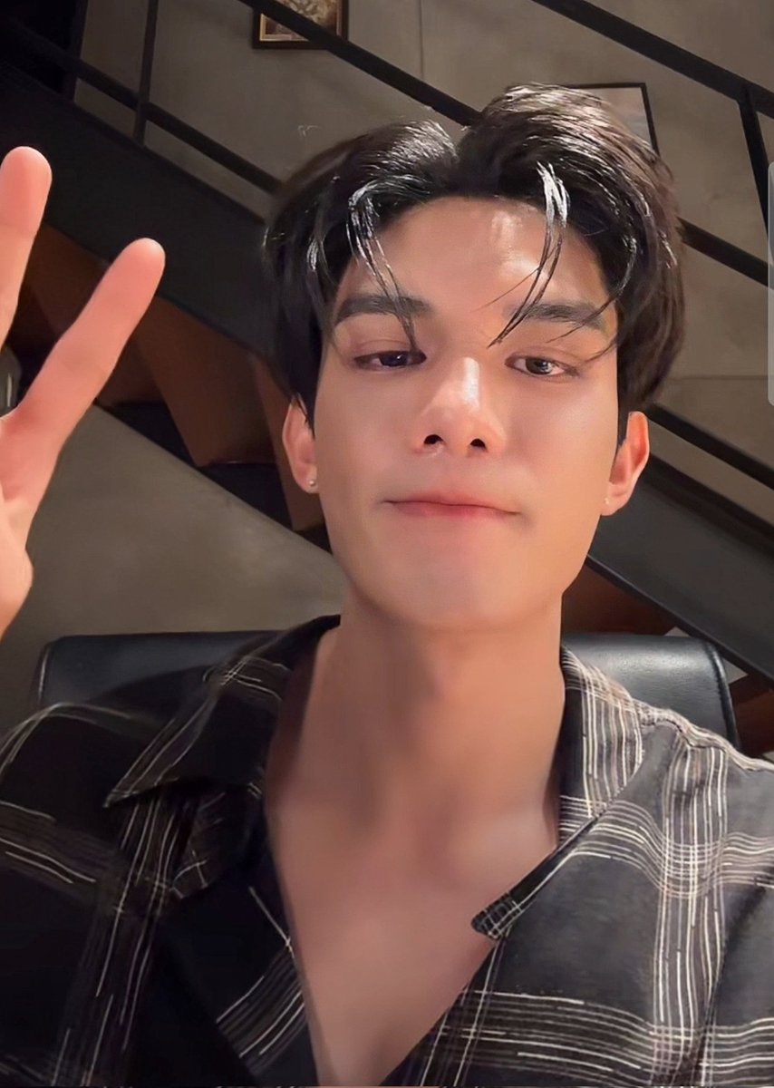 NetOfficialTH's tweet photo. 🌞 สวัสดีตอนสายค่ะทุกคน 🤗

มีใครยังมูฟออนจากความหล่อและความน่ารักของเน็ตในไลฟ์เมื่อคืนยังไม่ได้บ้างคะ ? 🙋‍♀️  แอดมินยังมูฟออนไม่ได้เลยค่ะ ไลฟ์เมื่อวานทั้งหล่อและก็ทั้งน่ารักมากจริงๆ 🥰 

#netsiraphop @netsiraphop https://t.co/DKMZXdkGjn