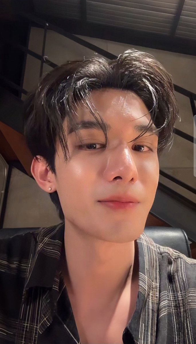 NetOfficialTH's tweet photo. 🌞 สวัสดีตอนสายค่ะทุกคน 🤗

มีใครยังมูฟออนจากความหล่อและความน่ารักของเน็ตในไลฟ์เมื่อคืนยังไม่ได้บ้างคะ ? 🙋‍♀️  แอดมินยังมูฟออนไม่ได้เลยค่ะ ไลฟ์เมื่อวานทั้งหล่อและก็ทั้งน่ารักมากจริงๆ 🥰 

#netsiraphop @netsiraphop https://t.co/DKMZXdkGjn