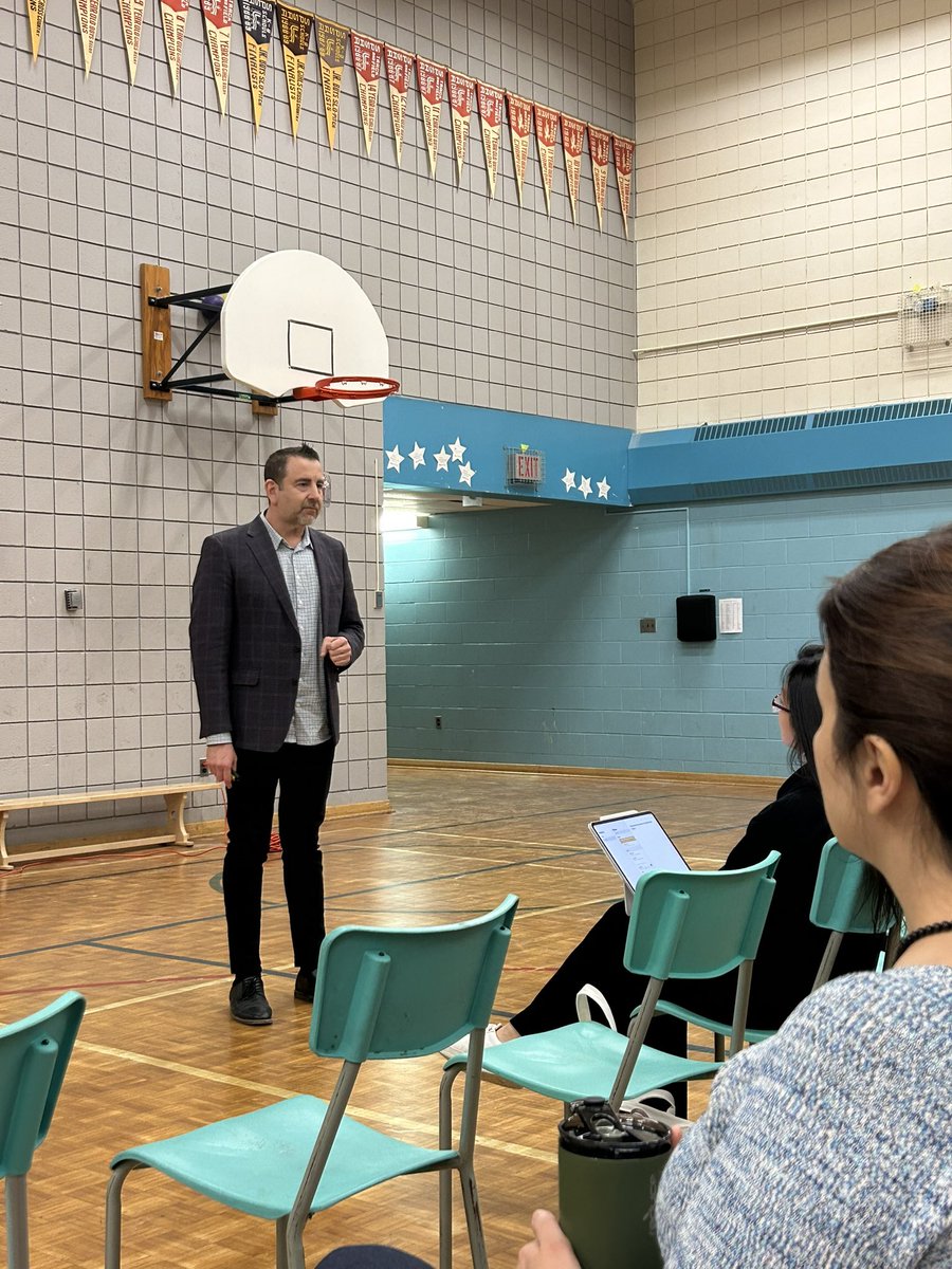 DI_TCDSB's tweet photo. Another successful community engagement night! This evening parents were invited to participate in a @pauldavisSNS presentation in partnership with @tdsb and @MacklinPS_TDSB! Thank you for your ongoing support! @TCDSB @TCDSB_PAguiar @GTanuan @GalloGTCDSB https://t.co/X8gncW3WOH