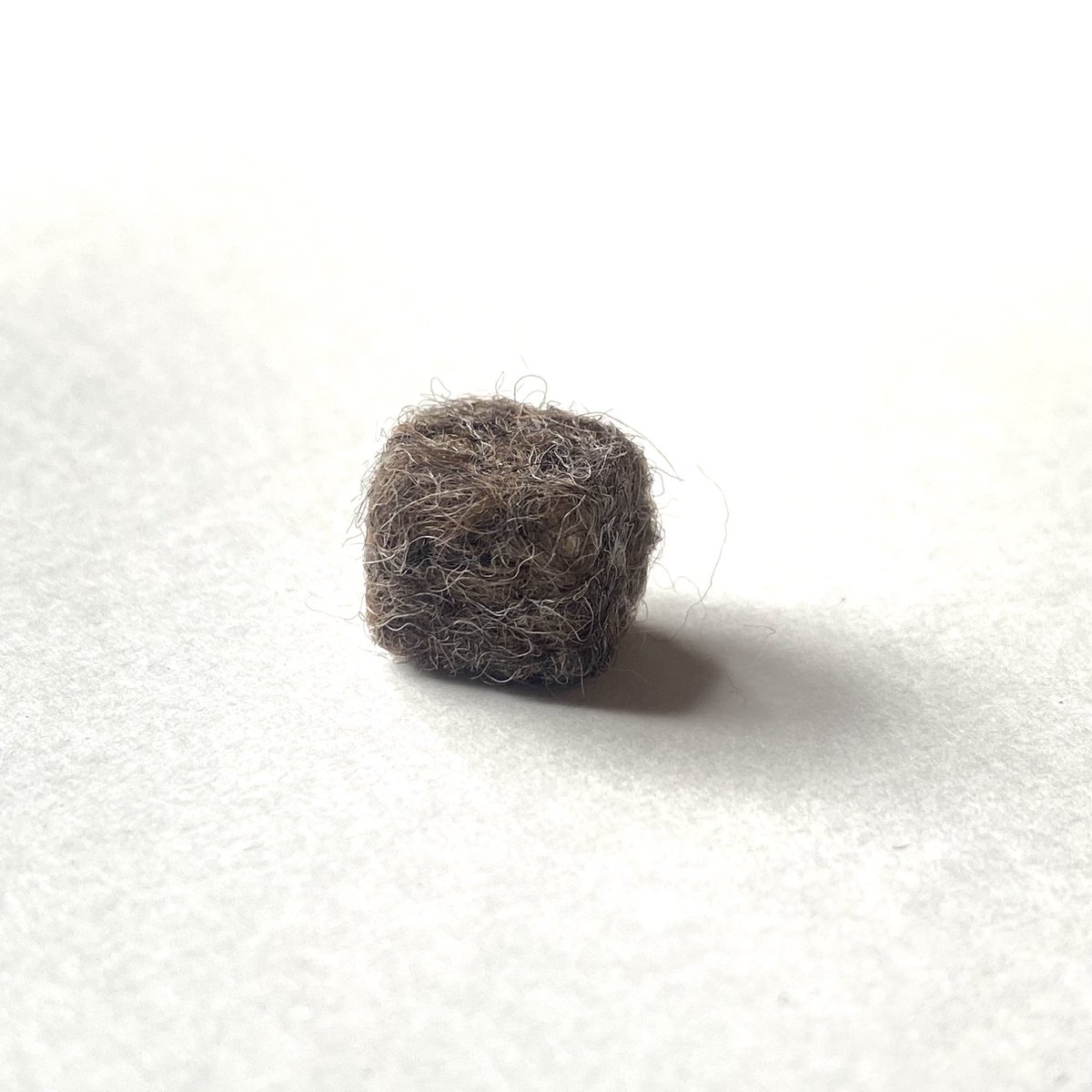 nekosan1229's tweet photo. ウォンバットの四角いうんこは羊毛フェルトでキューブ状になるようにお作りしております。色味は2色の羊毛を混ぜ込んで再現。
#ウォンバット
#wonbat https://t.co/dpKsCYCaP2