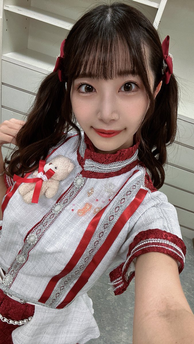 aroearo_info's tweet photo. 【お知らせ】

NHKEテレ『夏井いつきのよみ旅！』に出演します❣️

酉の市に行ったときの思い出や気持ちを詠みました🖊️

あろえ初めての地上波が大好きな俳句関係でとてもうれしい☺️
学歴の暴力のライブ映像も少し流れるかも…！

2/7(金)21:30〜放送です📺

https://t.co/8fXlLnvXR3 https://t.co/eLUxJ2lifC