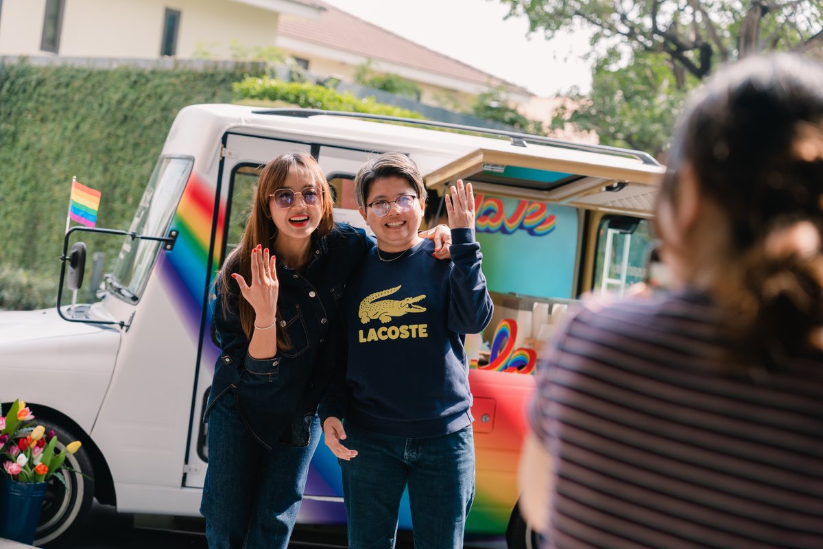SansiriPLC's tweet photo. #ReadySetMarry วันสุดท้ายแล้วกับกิจกรรม Photo Bus คาราวานรัก Just Married! ที่ Siri Campus
กว่า 7 วันที่กิจกรรมนี้เป็นตัวแทนแสดงความยินดีให้กับ #สมรสเท่าเทียม เป็นเหมือนสักขีพยานรักของคู่สมรสทุกคู่ และความรักทุกรูปแบบ ขอขอบคุณทุกคนที่ให้การสนับสนุนและมาร่วมสนุกกับกิจกรรมของเรานะคะ 🚗💞
Ready, Set, Marry! คลิก https://t.co/KxIuOBTcC7
#LiveEqually #Sansiri