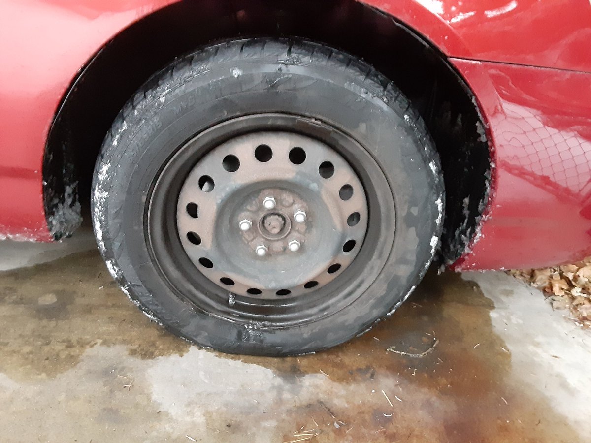 Neilfan12's tweet image. #ThrowbackThursday 🚗❄💥😳 My car #accident 2 years ago yesterday (Jan. 29, 2023). Hubcap back on just recently.

Light snow, slid 2 or 3 times. Hit curb. Continued home, saw #hubcap missing &amp;amp; walked back to get it. Pics below. SLIGHT rim dent (2nd pic).
#CarAccident #SnowIsEvil