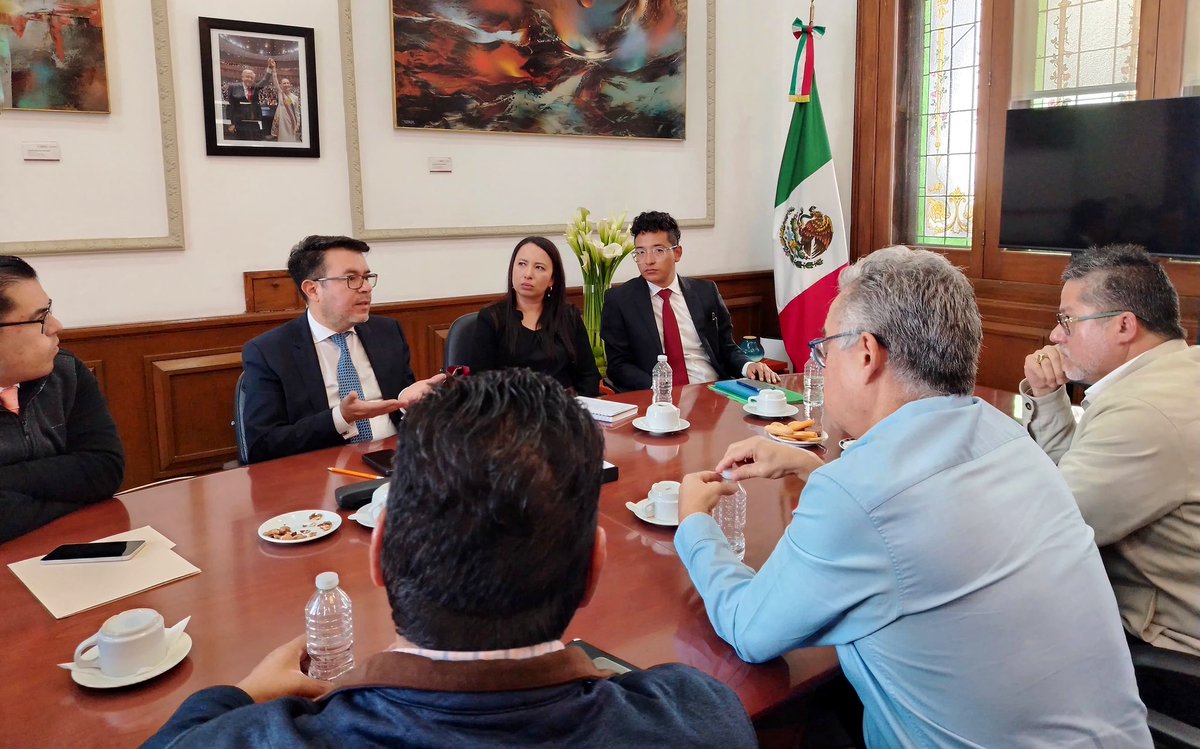 arturomedinap's tweet photo. Nos reunimos en la @SEGOB_mx con directivos de Big Force Academy para analizar propuestas de trabajo formal en el sector agrícola, dirigidas a connacionales repatriados.

Agradecemos la asistencia de  Héctor Cruz, Pedro Rodríguez y David Velasco; así como a los representantes de la @STPS_mx y de @empleogob_mx .

La estrategia  México te Abraza convoca a todos los sectores empresariales, industriales, del campo y servicios para sumarse al apoyo a nuestros   connacionales repatriados. @CarlosVaz89 @Juansabinesg