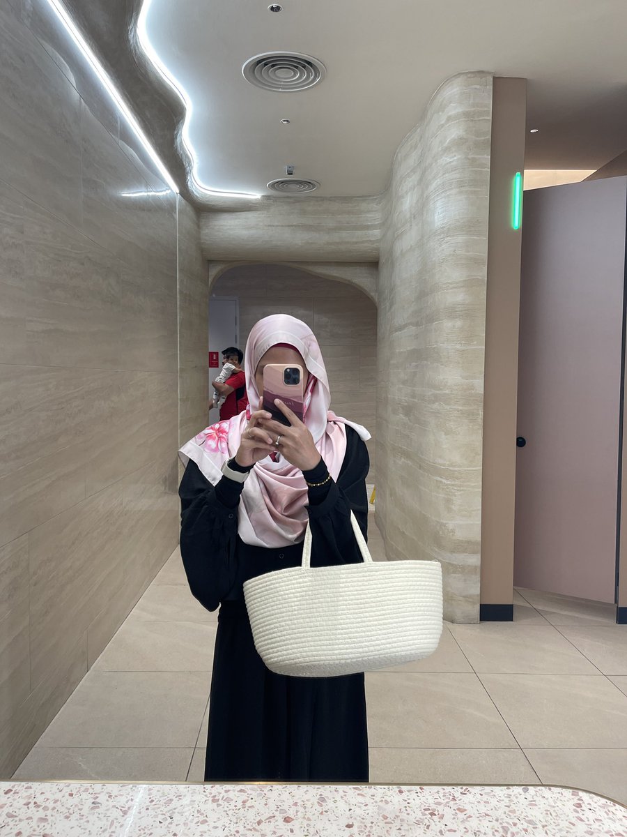 SassaSasserts's tweet photo. Handbag mak-mak 😌
#diapercaddy 

https://t.co/Q0eUXQ42j2 https://t.co/3j8suteeL9