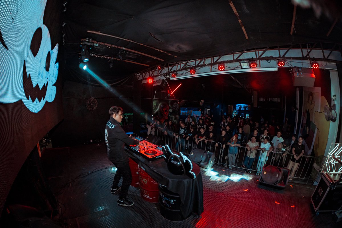 axofriend's tweet photo. VIVA LA RAZAAA pt. II 👾🏴

Muchas gracias a toros los que fueron, bailaron, gritaron y desmadraron, los quiero un chingo 🇲🇽

B01001001EN✞︎☜︎78I44⚐︎S ✌︎L F55T01010101RO 🏴
#Bass #EDM #rave #dubstep #gdl #Guadalajara https://t.co/MN5cpyIa6r