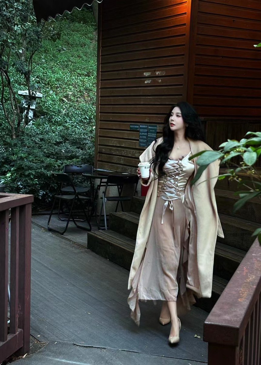 你去找黑丝吧，我脱了牛仔裤还有棉裤，拿捏不住你