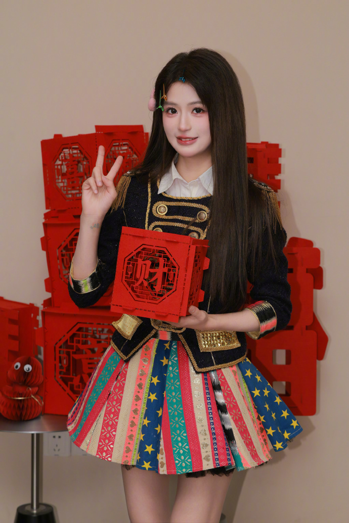 SNH48_JAPAN's tweet photo. SNH48 TEAM HIIより、皆様へ: 巳年が素晴らしい一年でありますように!🏮
#SNH48 #TEAMHII
#巳年 #蛇年 #新年挨拶
#Idol #アイドル #中華アイドル https://t.co/yY96BkGYMf