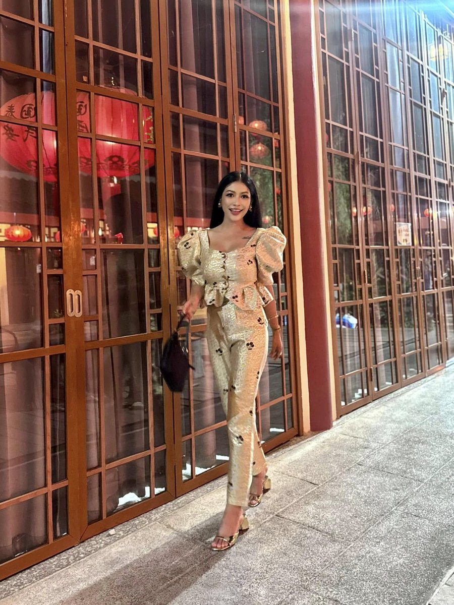 ตรุษจีน 2568 🧧🧧🧧
กินไก่ก็กลัวเป็นเก๊า กินเขาก็กลัวเป็นกิ๊ก 🤣