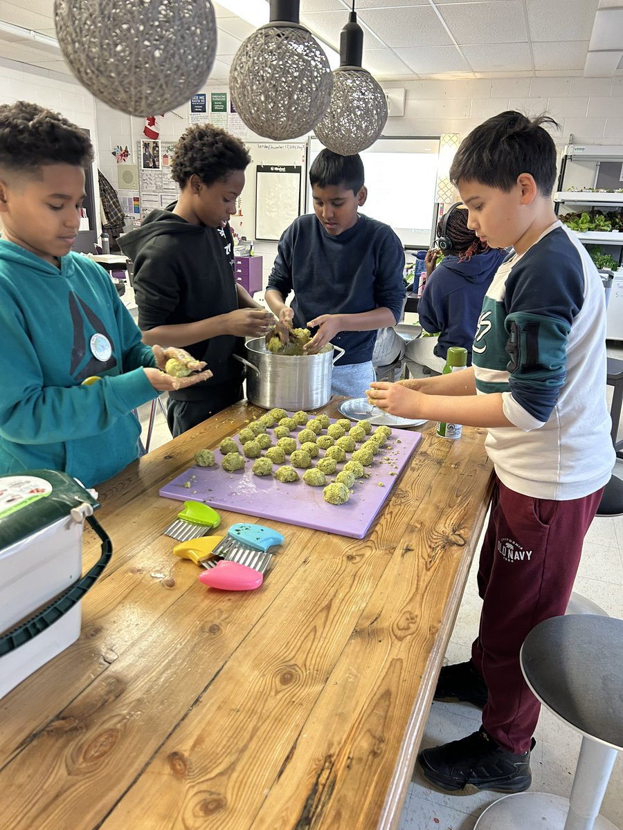 Rochelle Tkach 🌱 tweet media