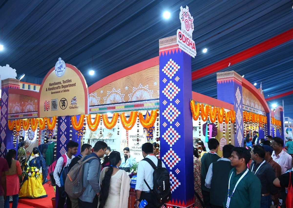 HTH_Odisha's tweet photo. Experience Odisha’s Finest #Handlooms & #Handicrafts #UtkarshOdisha exhibition.

The Handlooms, Textiles & Handicrafts Department has brought together the best of #Odisha’s craftsmanship at #MakeInOdisha 2025! Visit the exhibition at Janata Maidan and explore exquisite collections from @Boyanikaonline, @UtkalikaOdisha, Amlan, Sambalpuri Bastralaya and Tassar Silk Park Bhagamunda.

From timeless handwoven sarees to intricate handicrafts, shop and support Odisha’s rich artisanal heritage!

📍 Janata Maidan | 30th & 31st Jan 2025
Don’t miss this opportunity to celebrate and take home a piece of Odisha!

@CMO_Odisha @IPR_Odisha @InvestInOdisha @TexMinIndia @csbmot @HEPC_India @epchindia @BTSSOBilaspur @DCtrti