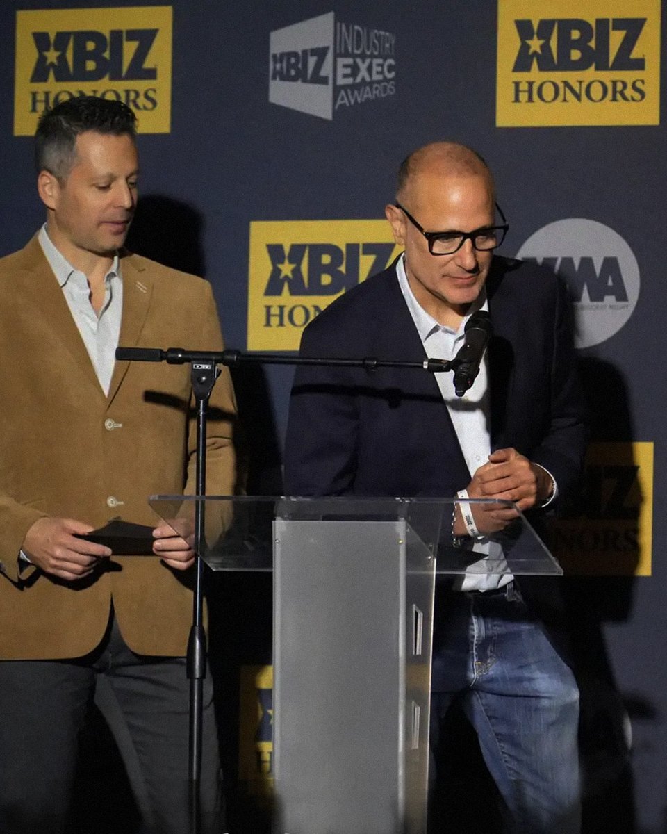 VendoServices's tweet image. #Xbiz #LosAngeles was incredible! Our CEO, Mitch, joined the panel on Billing and #PaymentProcessing Updates, presented two awards, and moderated #Paysite Confidential.
What was your biggest takeaway?

📸 Shoot X Events