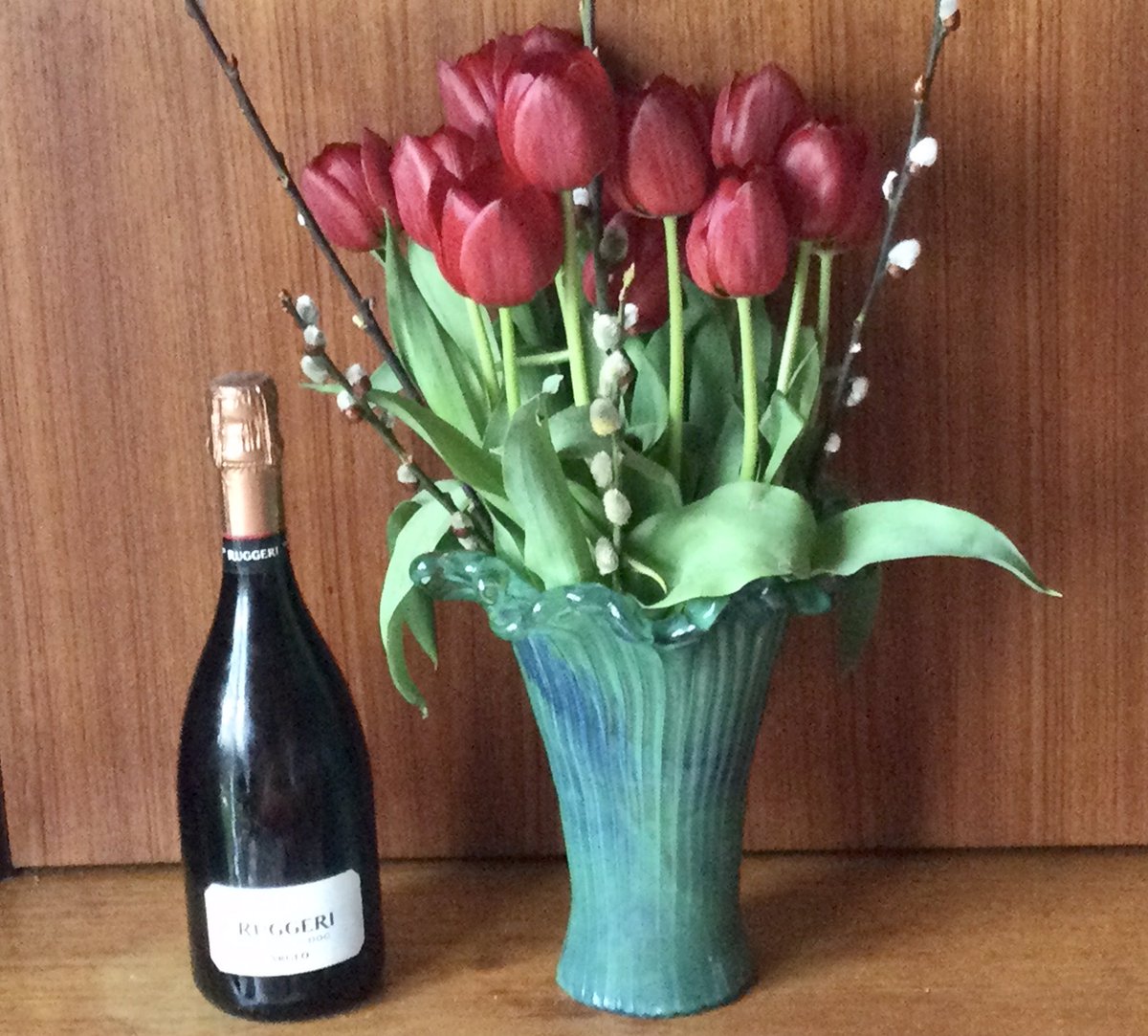 BathFlashAward's tweet photo. Congratulations to the winners of our 2025 novella in flash award:
1st prize, @debdanthewriter 
Runners up @fionaemckayryan &amp; @tiredpsych 
Highly commended @BettyJoyceN 
&amp; Justine Sweeney. All fabulous reads! 
https://t.co/vvnbLhwfiW https://t.co/FTfcwLIrl3