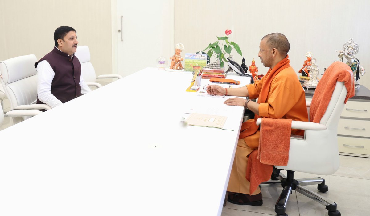 myogioffice's tweet photo. मुख्यमंत्री श्री @myogiadityanath जी महाराज से आज लखनऊ में जनपद गोण्डा के कर्नलगंज विधान सभा क्षेत्र के माननीय विधायक श्री अजय सिंह जी ने शिष्टाचार भेंट कर उनका मार्गदर्शन प्राप्त किया।

@AjaySinghmla298 https://t.co/GQbDSokjfy