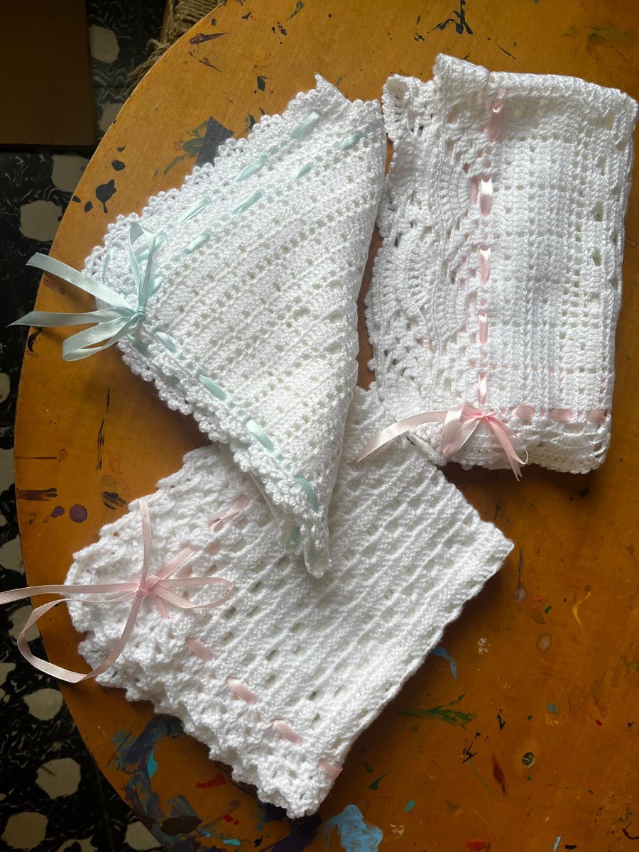 🙏 Gracias a Sheila, una mamá del grupo de Alcora, a través de dos empresas, Leyenda Show y la Orquesta Classics Show, han donado 300 ovillos de lana 🧶 para hacer las mantas.
📌 Gestionado por <a href="/c_tzona/">EAPS Comisión Sur</a> de <a href="/CruzRojaAlmeria/">Cruz Roja Almería</a>. ❤️