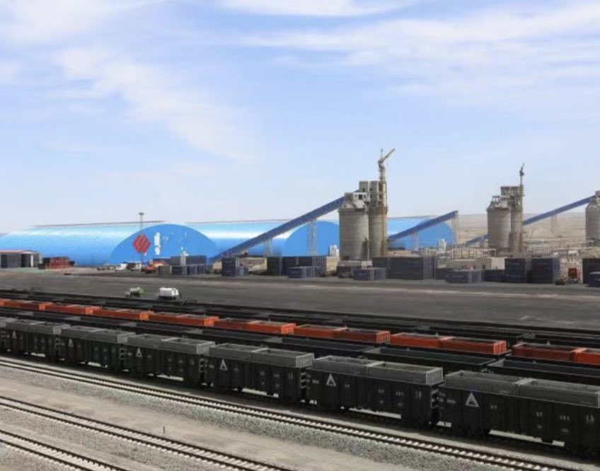 batt1972's tweet image. Саалиа бэлдэхээр саваа бэлд ☝️

БНХАУ-ын Ганцмод боомт дахь Чихэнг нүүрс буулгах, шилжүүлэн ачих талбай нь 2021 онд ашиглалтанд орсон бөгөөд энэхүү төсөлд China Energy (90%) болон Энержи Ресурс (10%) хоёр хамтран хөрөнгө оруулалт хийж байгаа мэдээллийг тухайн үед манай компани…