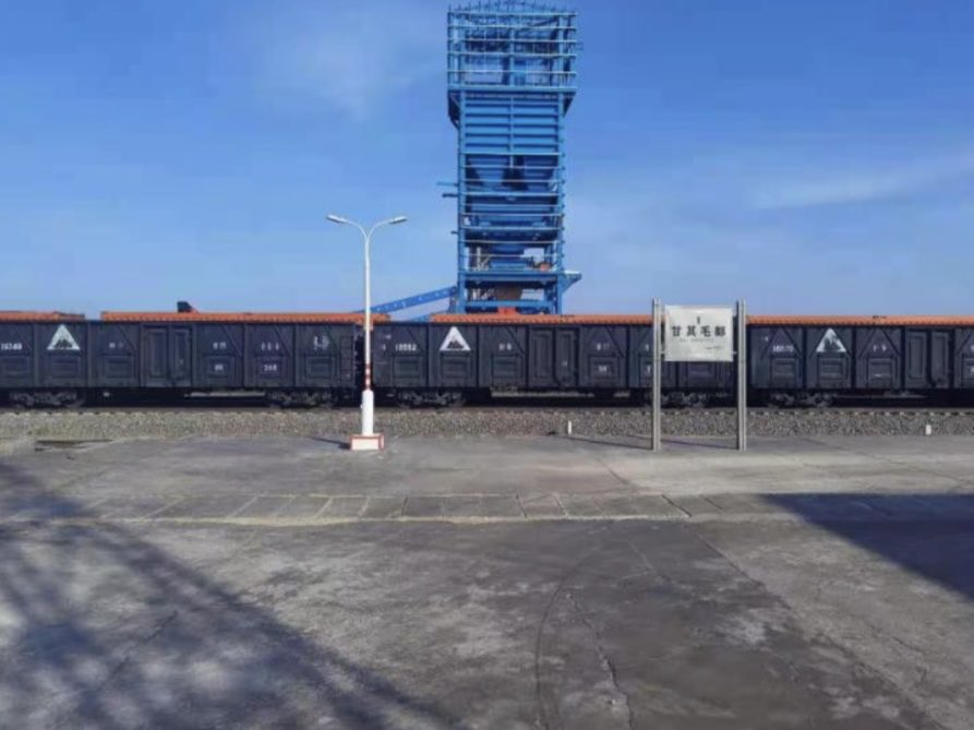 batt1972's tweet image. Саалиа бэлдэхээр саваа бэлд ☝️

БНХАУ-ын Ганцмод боомт дахь Чихэнг нүүрс буулгах, шилжүүлэн ачих талбай нь 2021 онд ашиглалтанд орсон бөгөөд энэхүү төсөлд China Energy (90%) болон Энержи Ресурс (10%) хоёр хамтран хөрөнгө оруулалт хийж байгаа мэдээллийг тухайн үед манай компани…